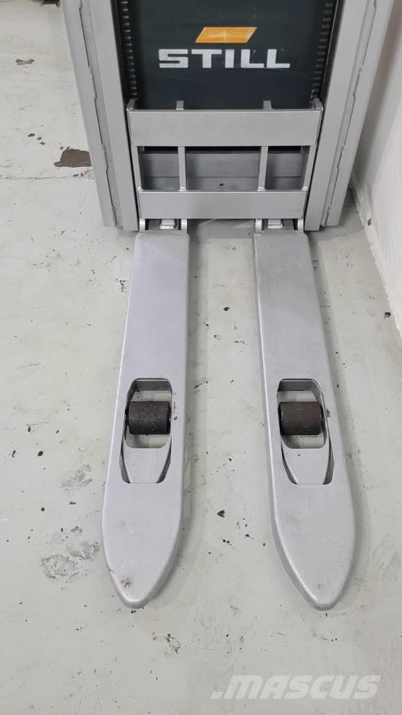 Still EXV 10 Self propelled stackers