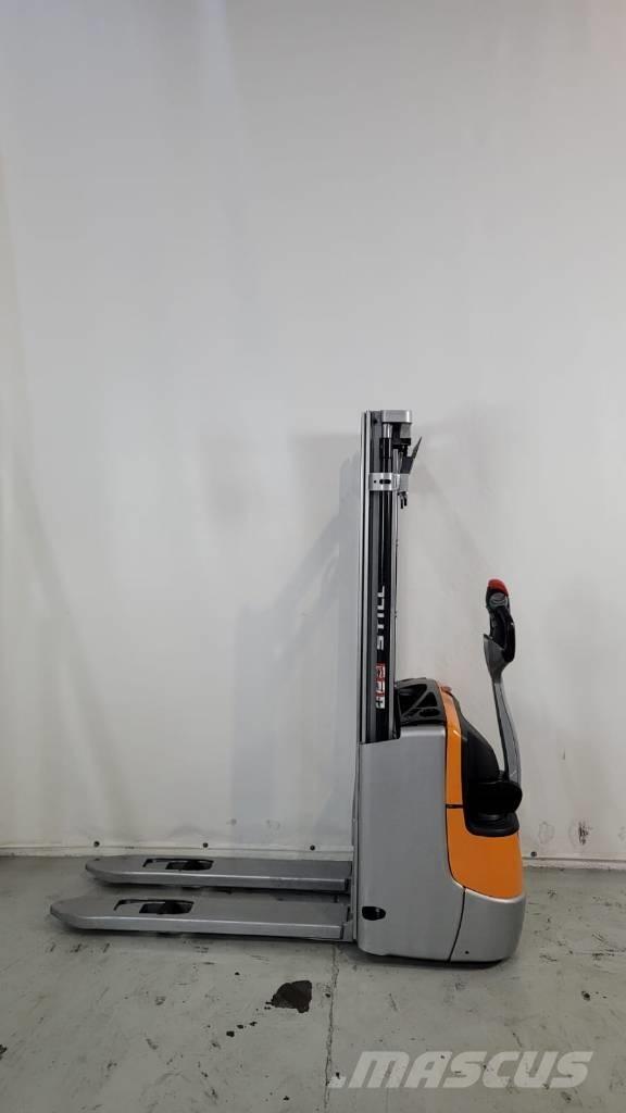 Still EXV 10 Self propelled stackers