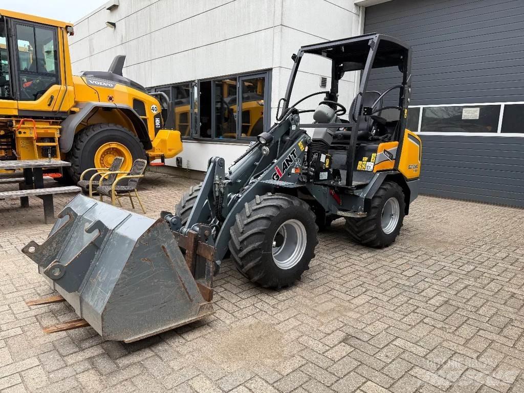 GiANT G2700 Wheel loaders