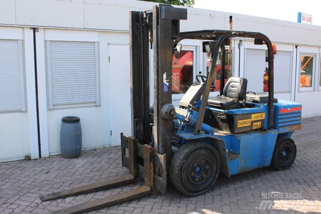 Daewoo D 40 S Diesel trucks