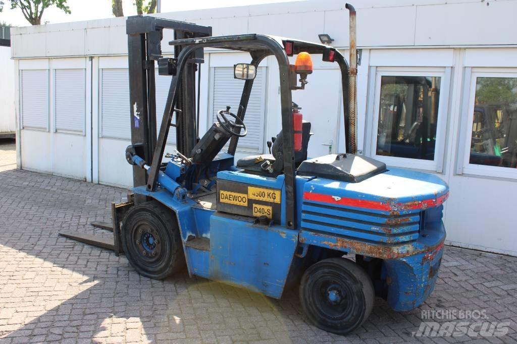 Daewoo D 40 S Diesel trucks