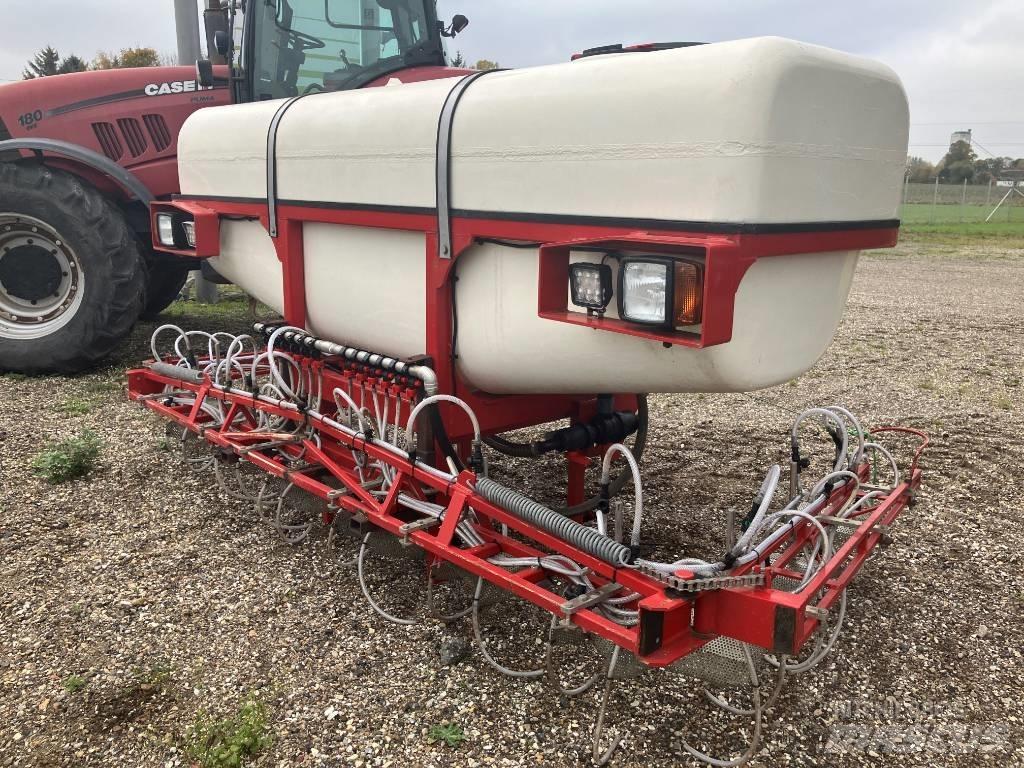  Agrovo 3000 liter Mounted sprayers