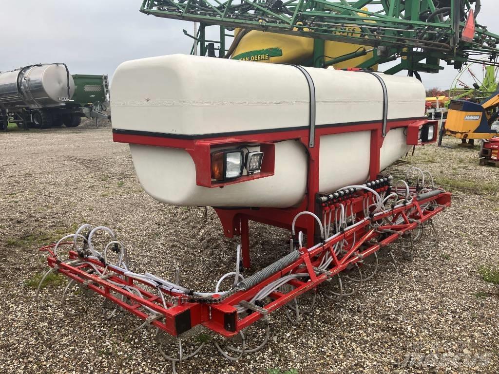  Agrovo 3000 liter Mounted sprayers