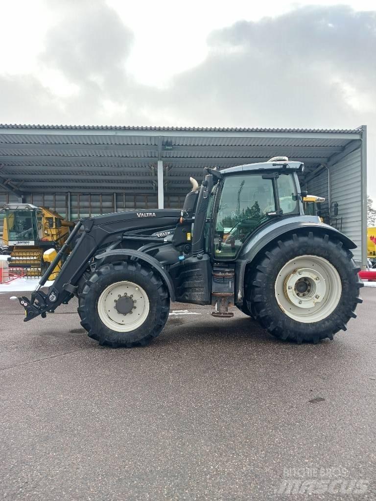 Valtra T 194 Versu Tractors