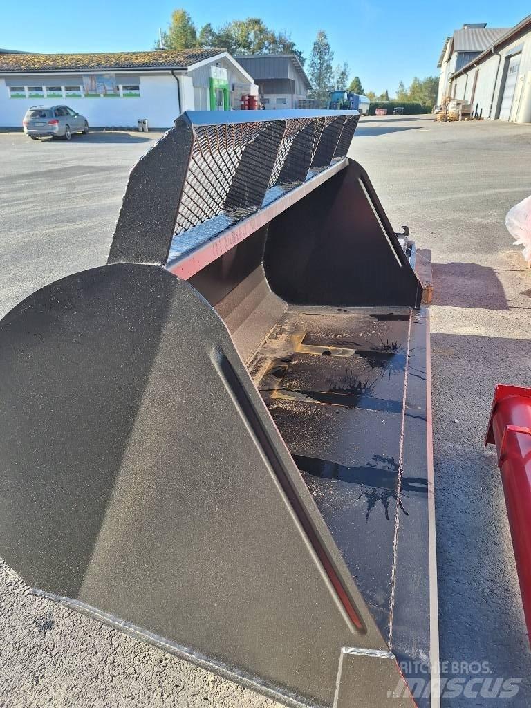 Hakki kauha 2300 Front loader accessories