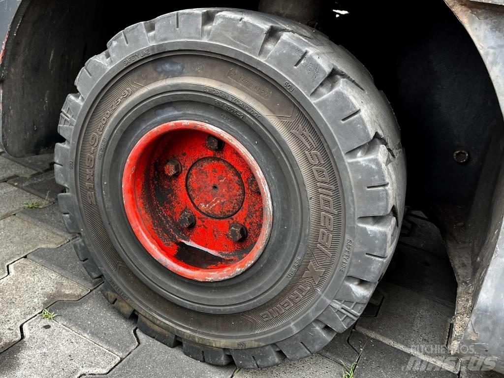Linde P 250 Tow truck