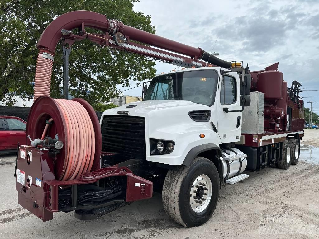 Freightliner 114 SD Commercial vehicle