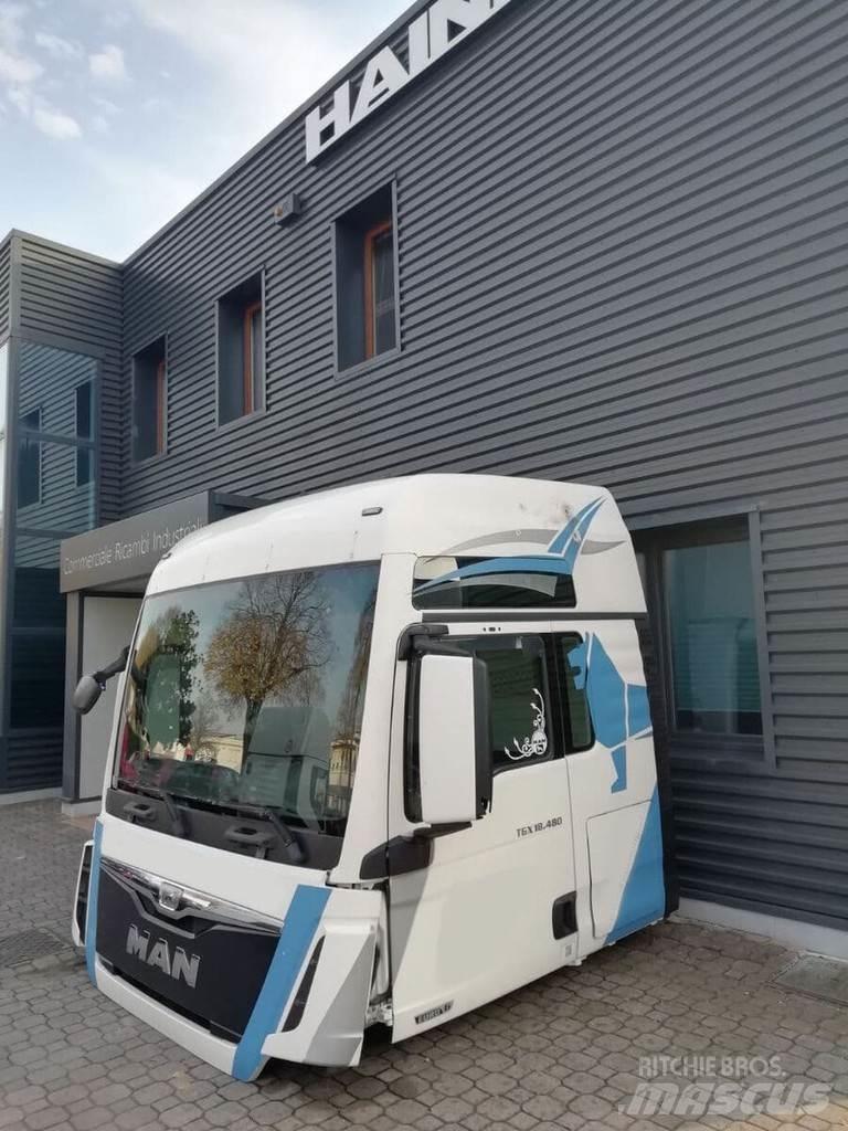 MAN TGX Cabins and interior