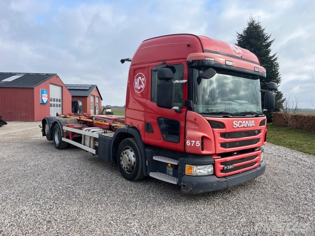 Scania P 320 Hook lifts