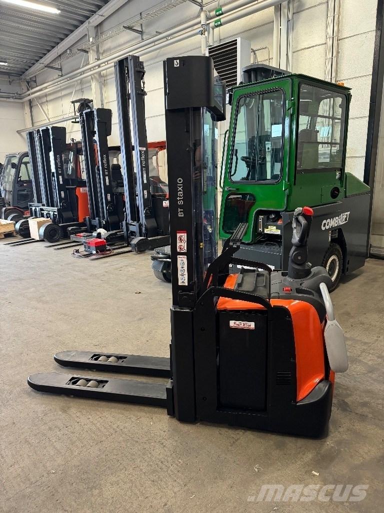 Toyota SPE160L Pedestrian stacker