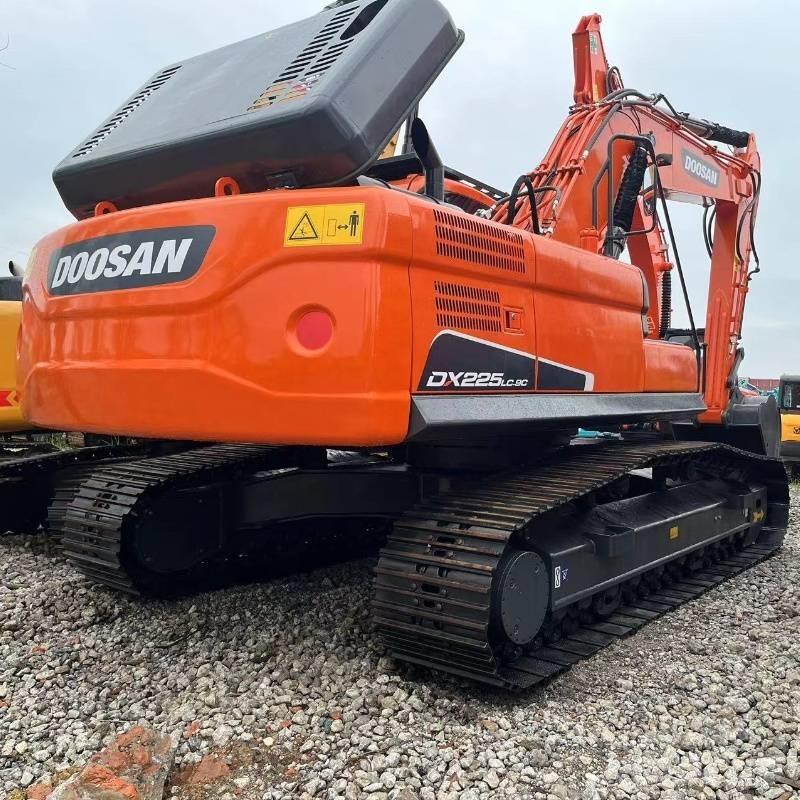 Doosan DX 225 Crawler excavators