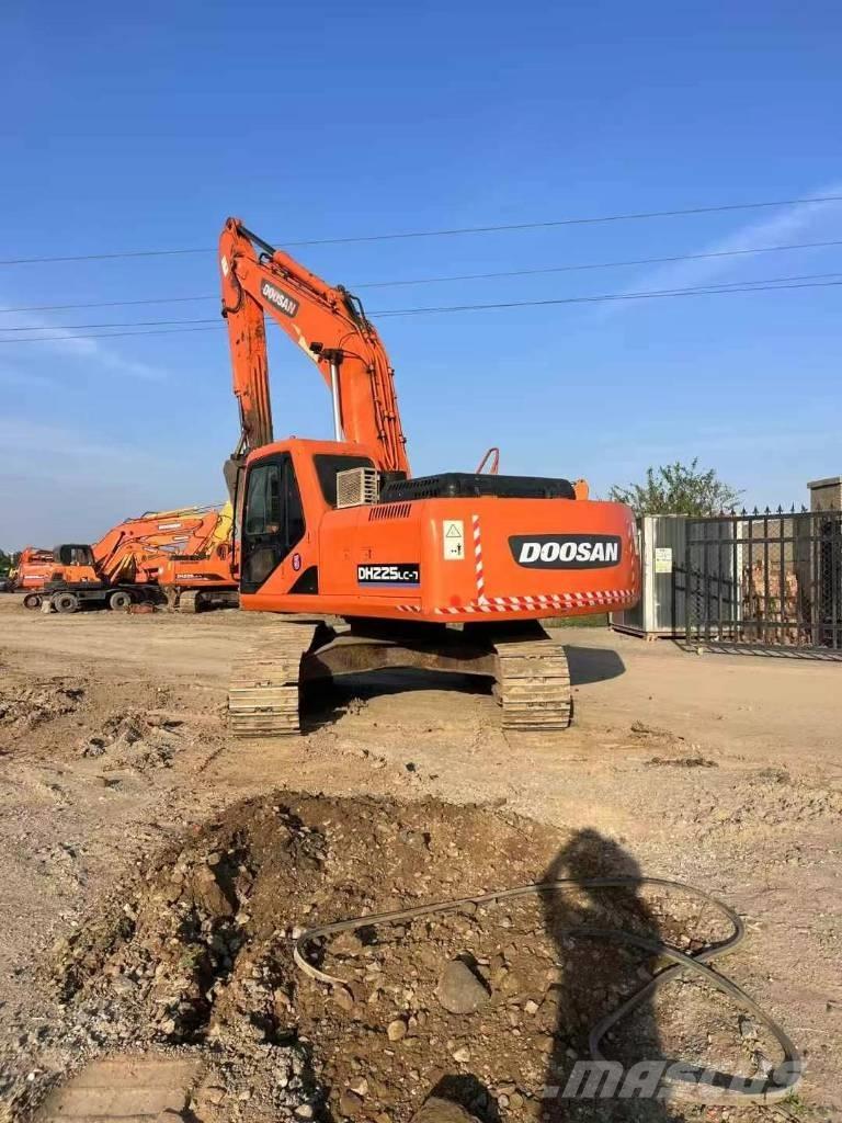 Doosan DH 225 LC-9 Crawler excavators