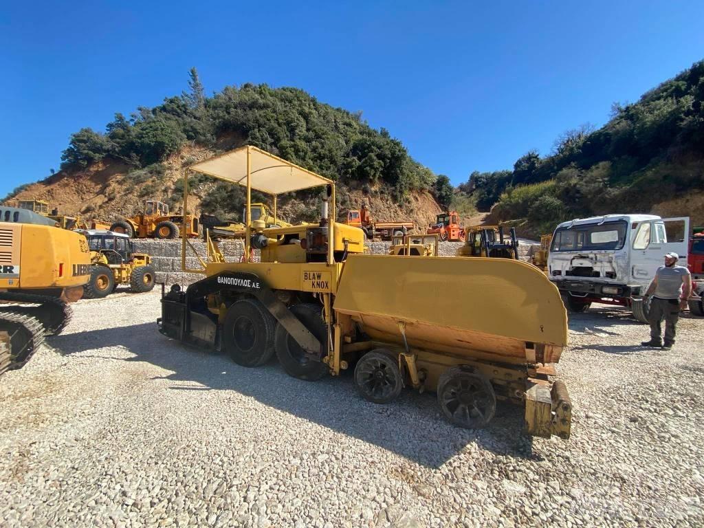 Blaw-Knox DF 90D Asphalt pavers
