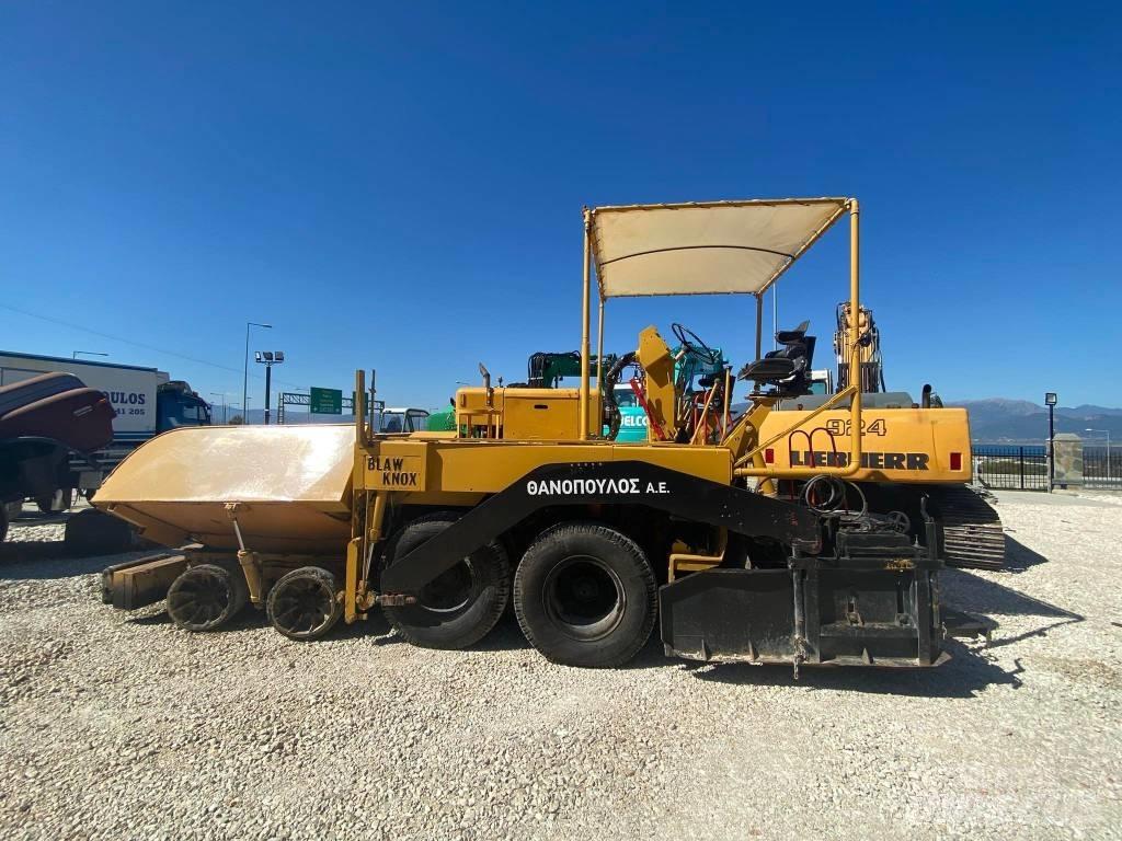 Blaw-Knox DF 90D Asphalt pavers