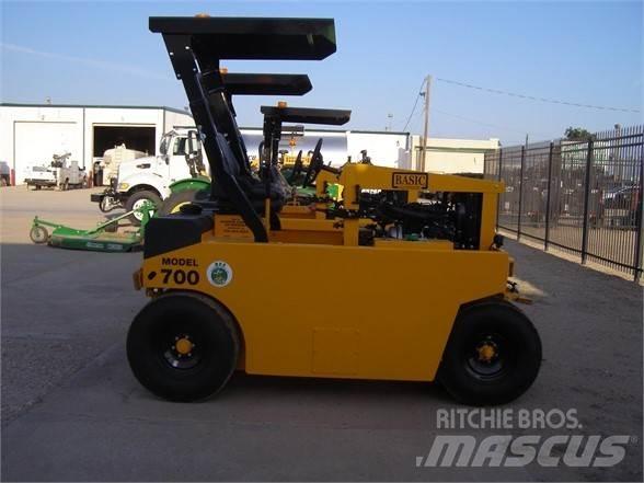 Basic 700 Pneumatic tired rollers