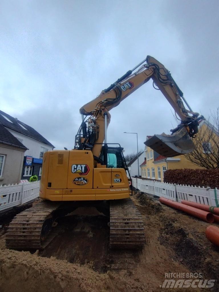 CAT 325 Crawler excavators