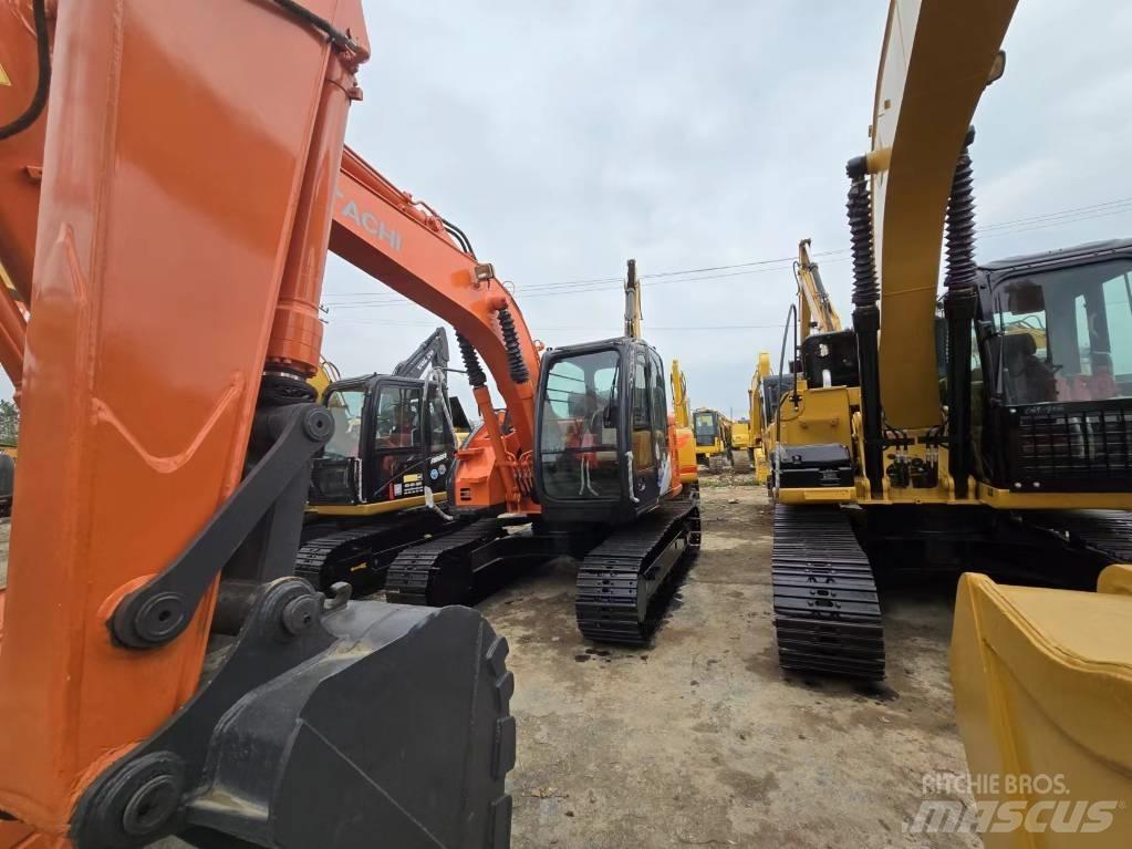 Hitachi ZX 135 US Crawler excavators