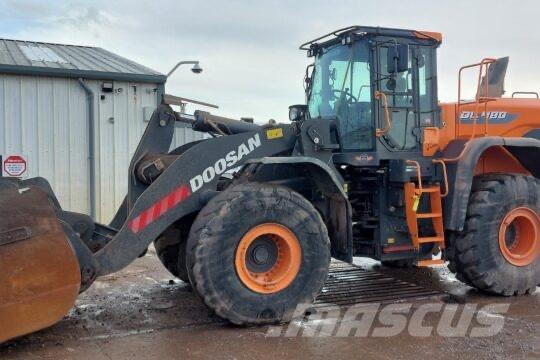 Develon DL 480-7 Backhoe