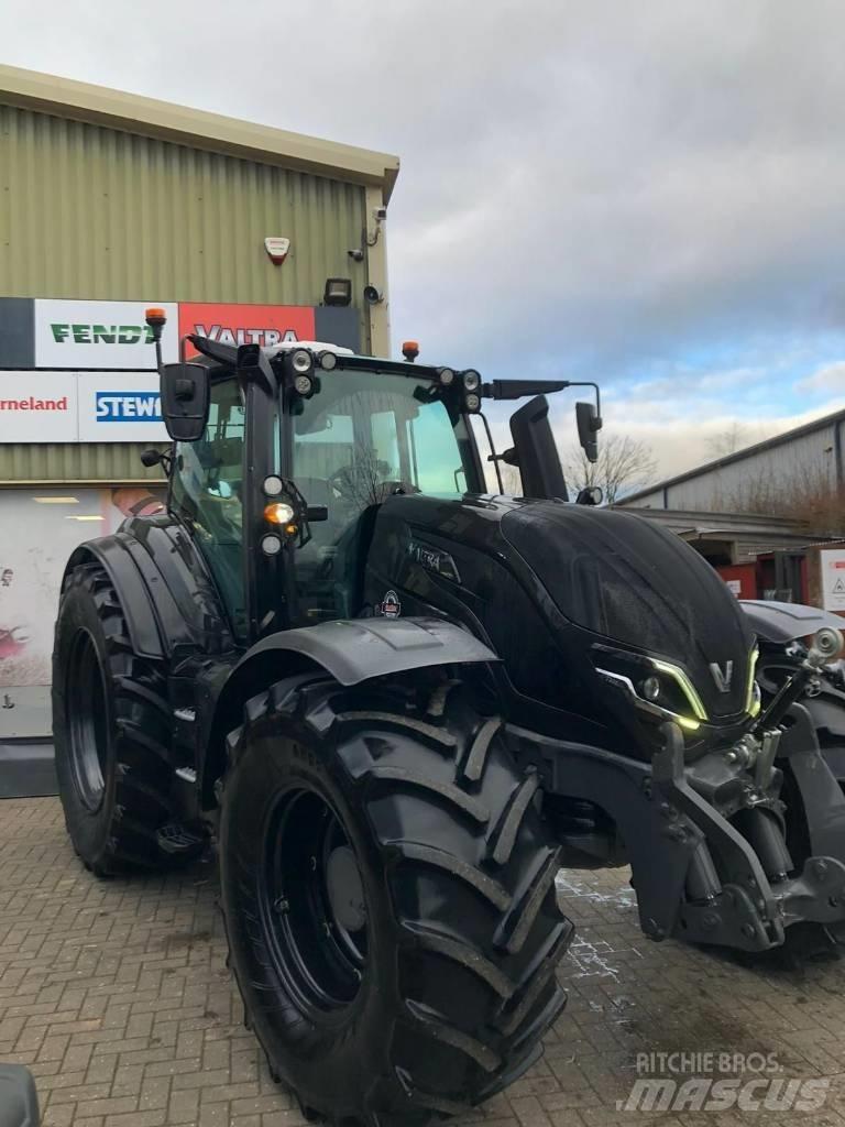 Valtra T235V Tractors