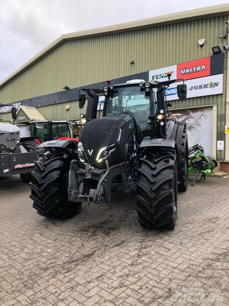 Valtra T235V Tractors
