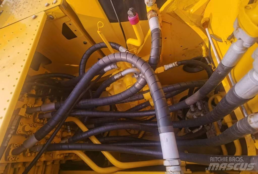 Komatsu PC 220-8 Crawler excavators