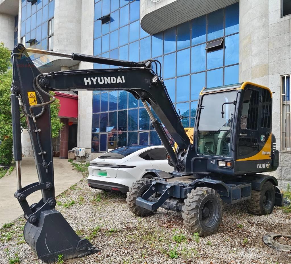 Hyundai Robex 60 VS Mini excavators < 7t (Mini diggers)