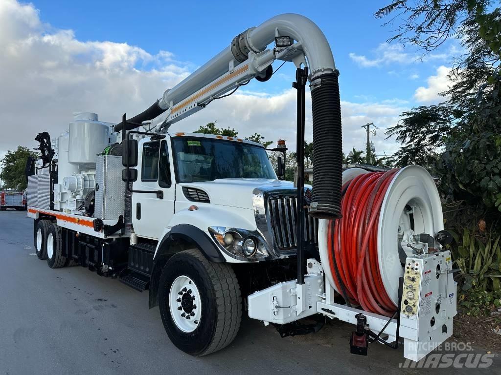 International 7400 Commercial vehicle
