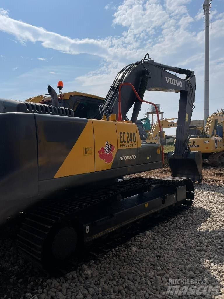 Volvo 240 Crawler excavators