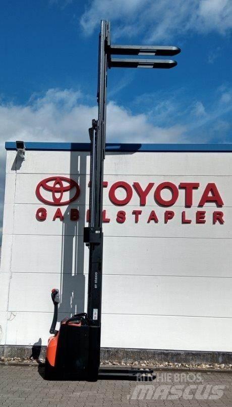 Toyota BT SWE145L Pedestrian stacker