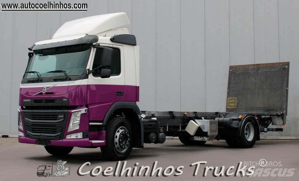 Volvo FM 330 Chassis Cab trucks