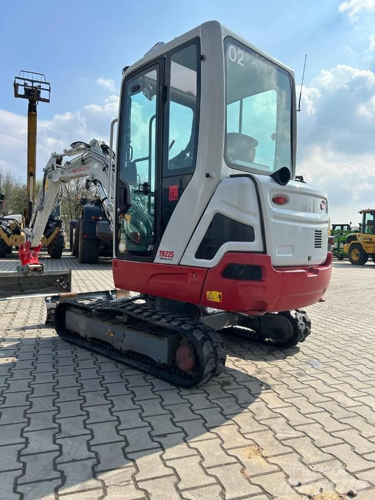 Takeuchi TB 225 Mini excavators < 7t (Mini diggers)