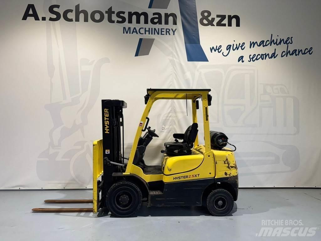 Hyster H2.5XT LPG trucks