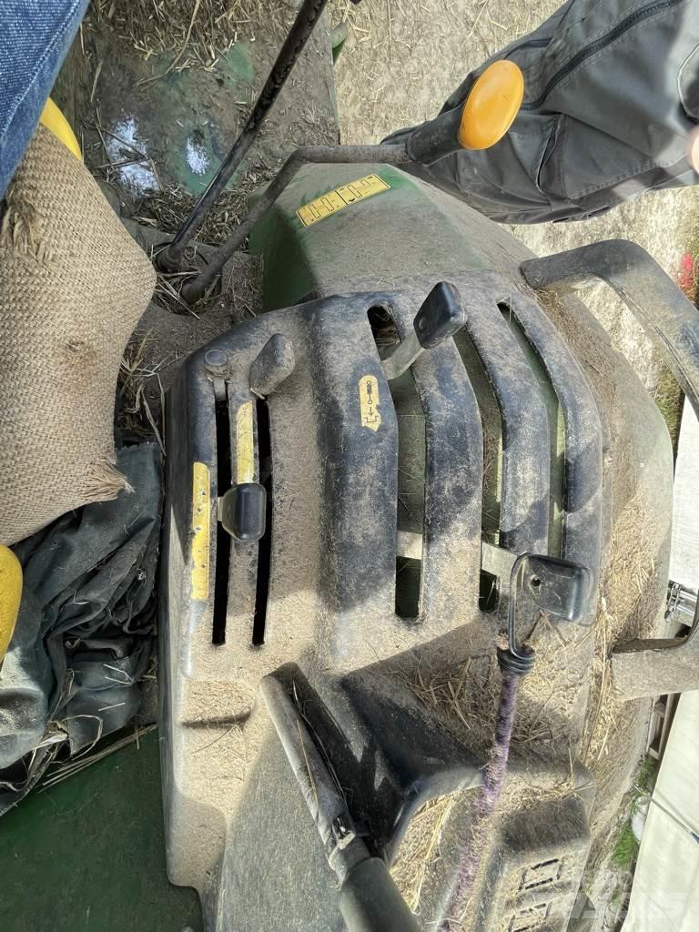 John Deere 5215 Tractors