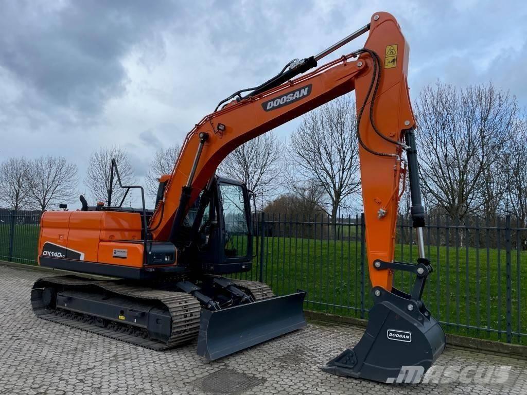 Doosan dx140w Wheeled excavators