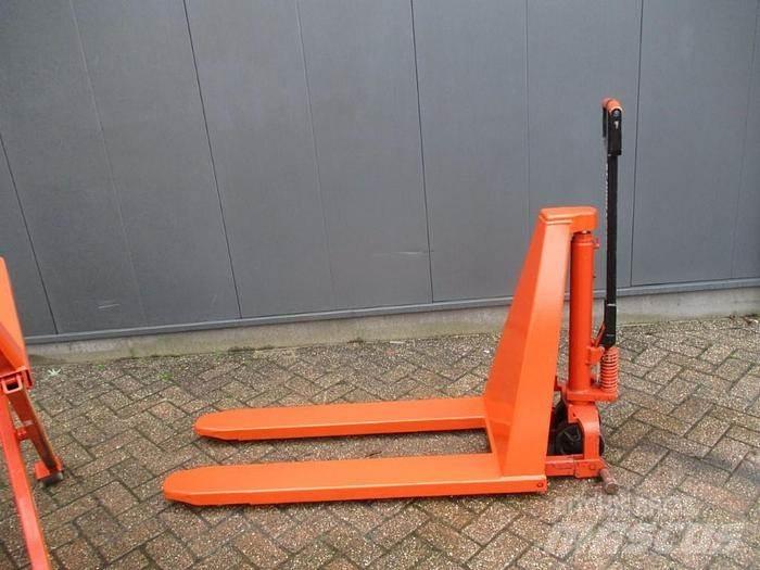 BT HL 1000 Pedestrian stacker