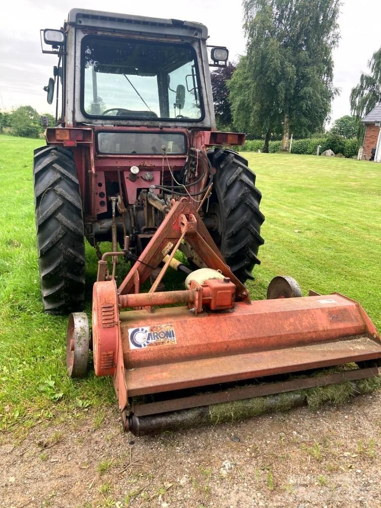 Massey Ferguson 550 Tractors