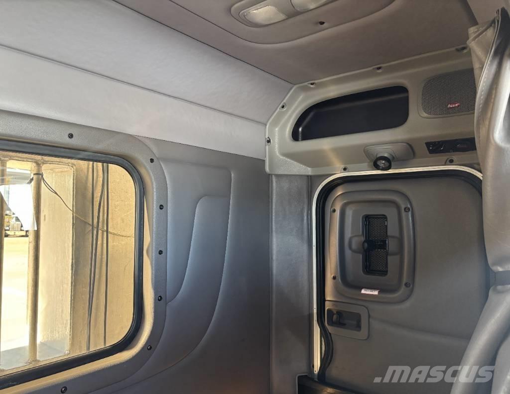 Peterbilt 389 Prime Movers