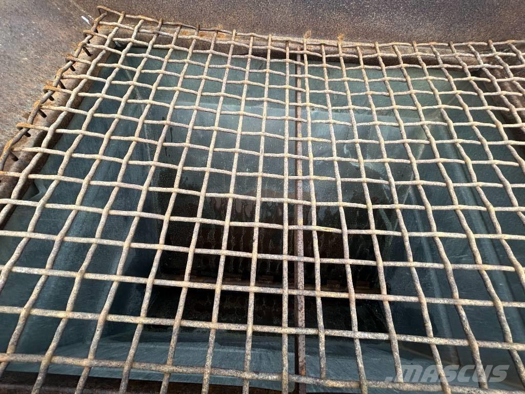 Salo 1600 Sand and salt spreaders