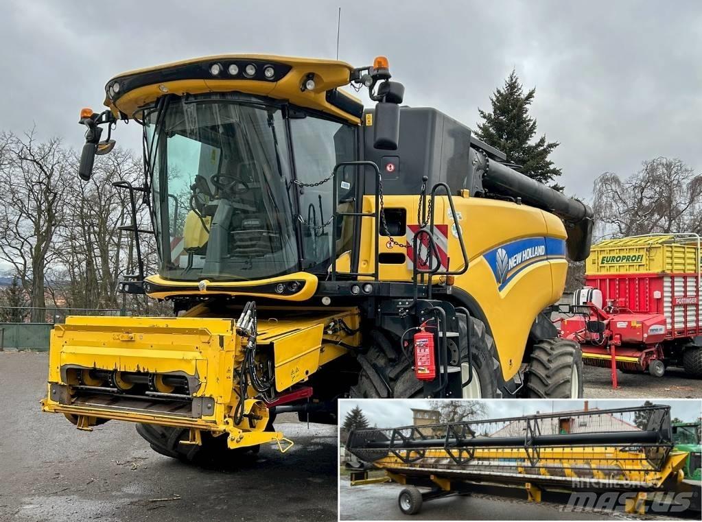 New Holland CX 880 Combine harvesters