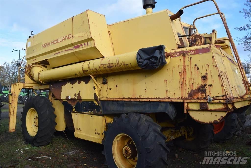 New Holland TF 44 Combine harvesters