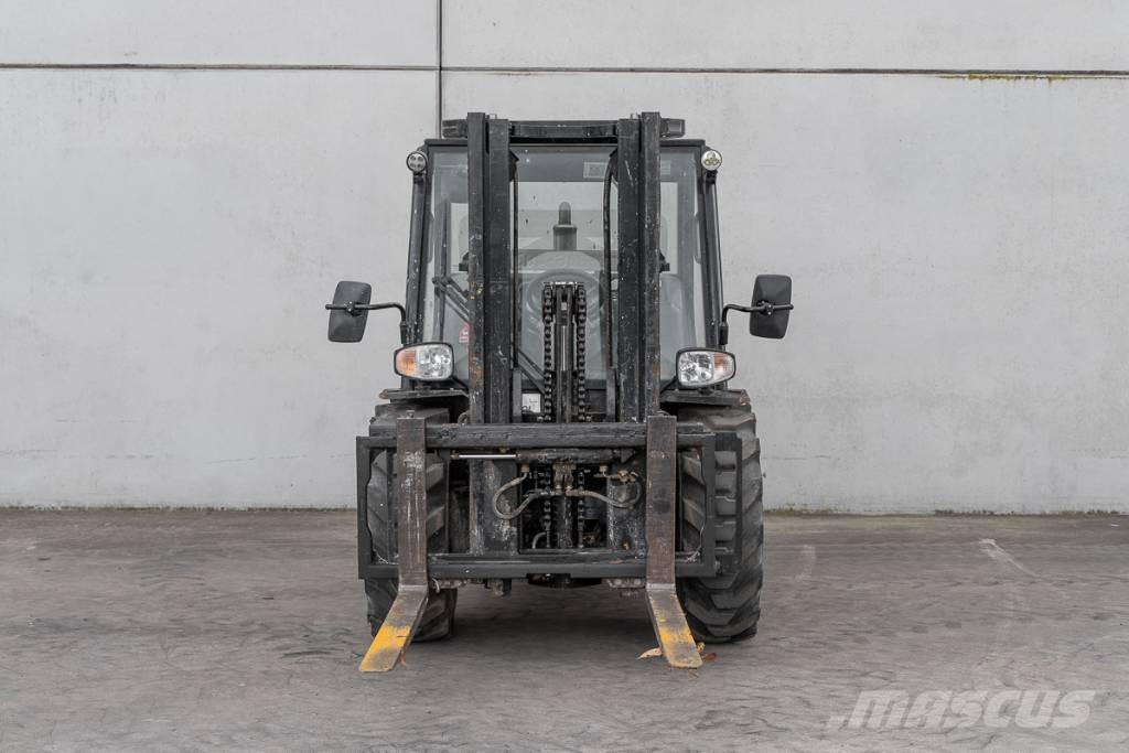 Manitou MC 30-4 Diesel trucks