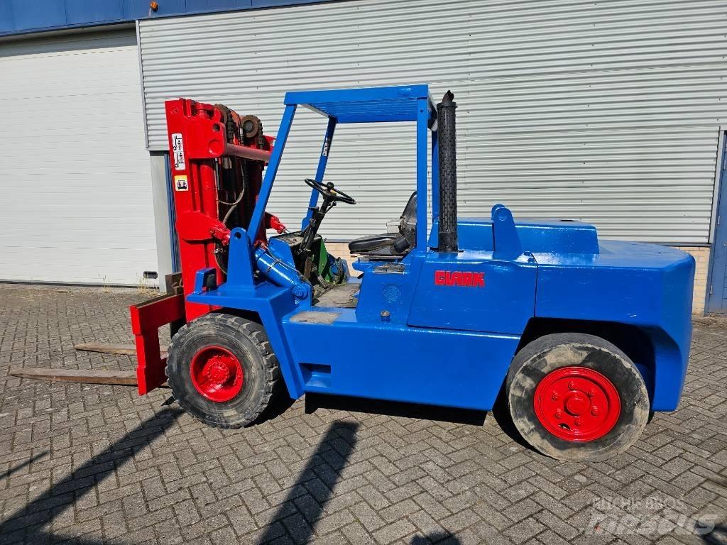 Clark DPH 70 Diesel trucks
