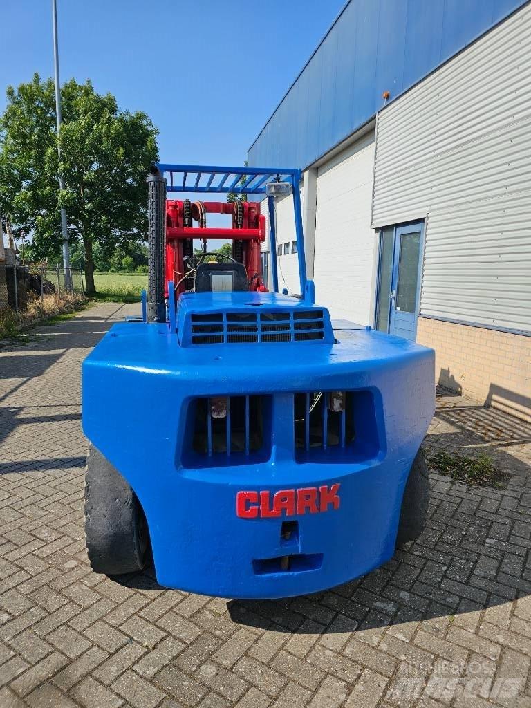 Clark DPH 70 Diesel trucks