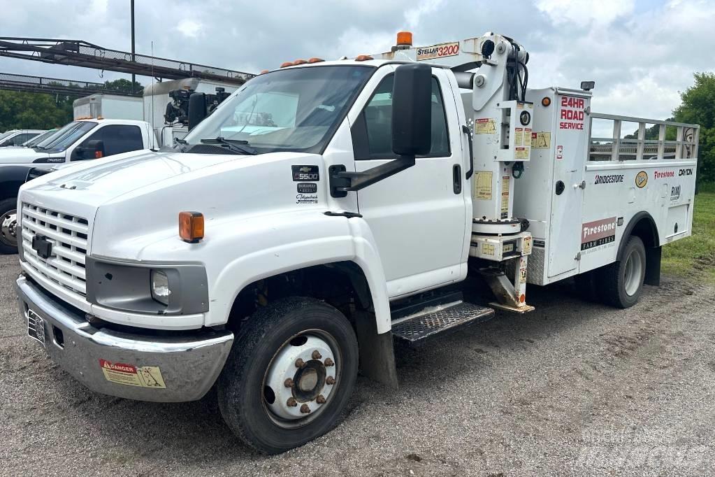 Chevrolet C5500 Track mounted cranes