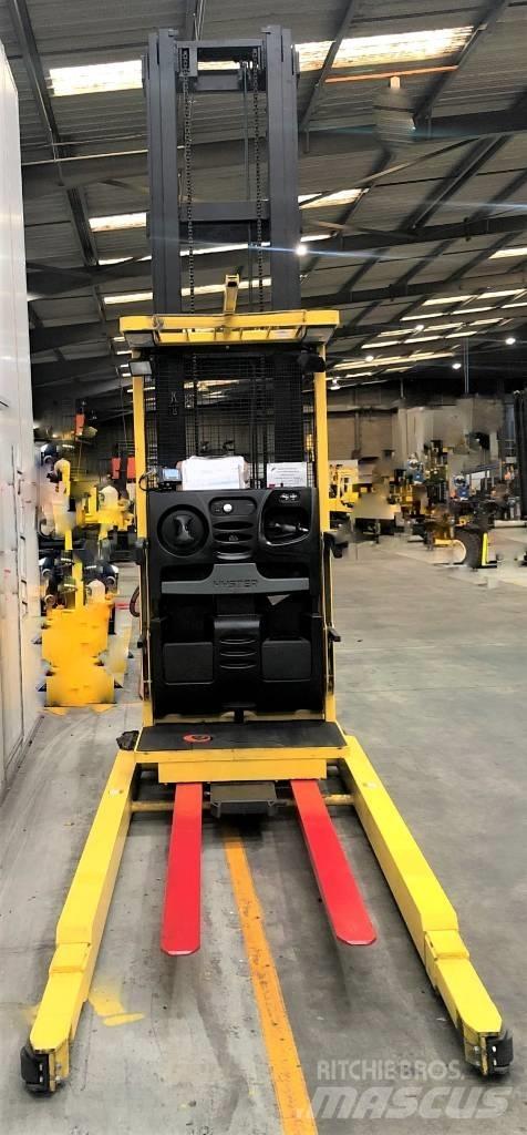 Hyster R30XMF2 High lift order picker