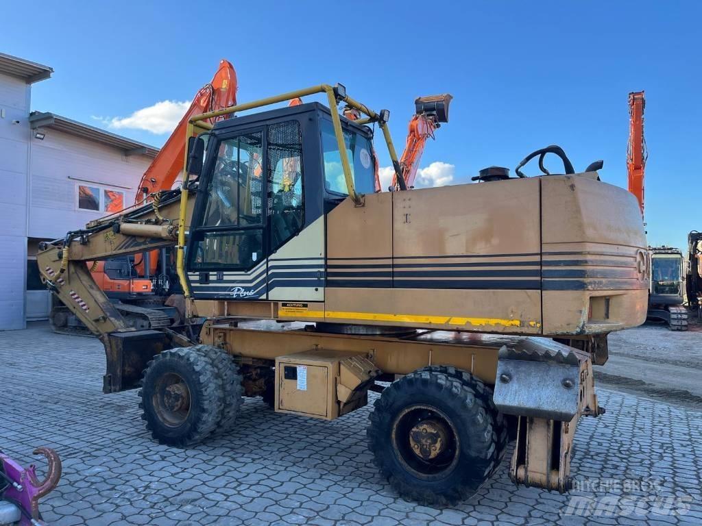 CASE 1088 Long reach excavators