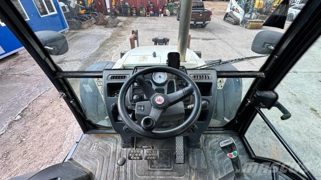 Terex TLB 990 PS Backhoe