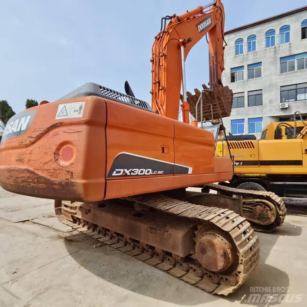 Doosan DX 300 LC Crawler excavators