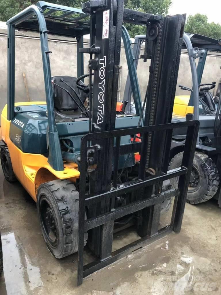Toyota 3 Ton Diesel trucks