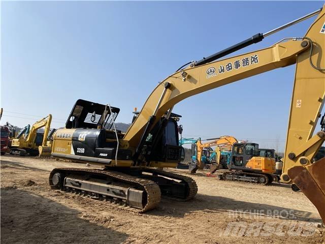 CAT 326D Crawler excavators